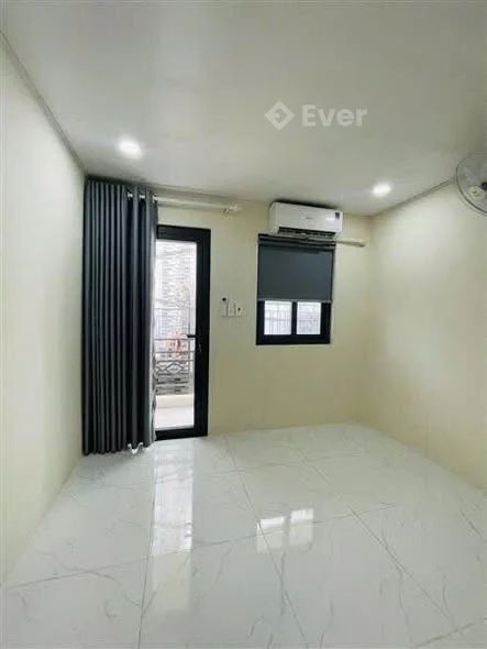 H.I.Ế.M CHỦ VỀ QUÊ BÁN NHÀ GIÁP QUẬN 1 - 2 TẦNG - 3.T.Ỷ