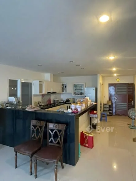 - Bán căn hộ block A Vũng Tàu Plaza. Dt 135m gồm 3pn; 2wc và 1 phòng kho.