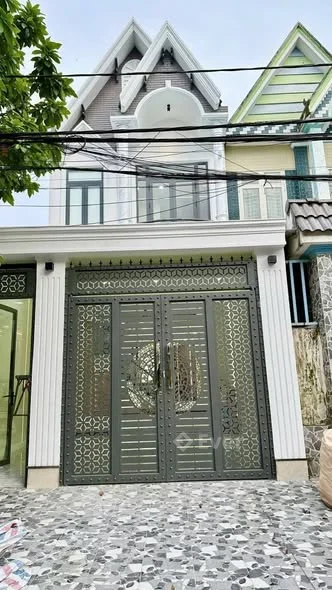 Nhà sát phan văn hớn hóc môn 5*21 trệt lầu 3pn 1 phòng thờ 2wc giá 6ty5 thương lượng.