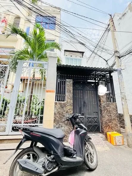 Nhà góc 2 mặt tiền ,hẻm rộng 4m,đường đoàn văn bơ quận 4