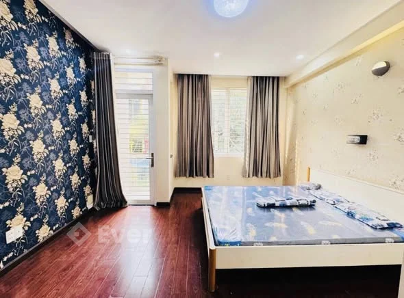 cần bán căn nhà 4 tầng ngay khu nhà giàu Nguyễn Đình Chính giao với Nguyễn Văn Trỗi.