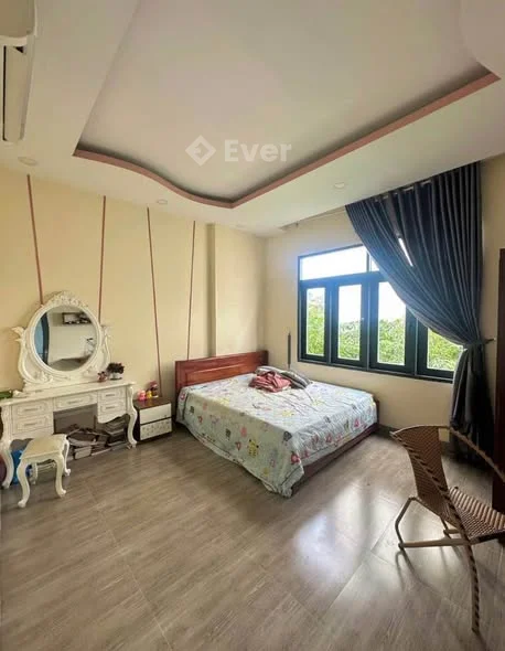 Bán căn nhà 3 tầng mặt tiền rộng thoáng Hẻm ÔTô Cầu Dứa Phú Nông Cạnh Bên VĐT - Sân Vườn Rộng