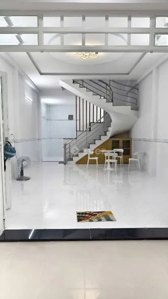 2 TẦNG BTCT 1 trệt, 1 lầuDT 4,6m dài13m(nở hậu 4,8m)CHỈ 5.1tỷ