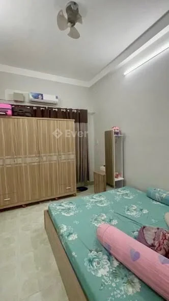 NHÀ 2 MT HẺM SÁT CHỢ THỦ ĐỨC – CHỈ 4TXX- DT : 50m²