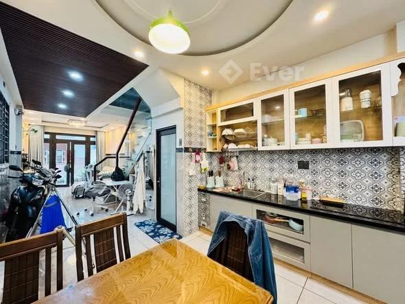 NHÀ HẺM XE HƠI GẦN 45M2 SÁT MẶT TIỀN NGUYỄN GIA TRÍ