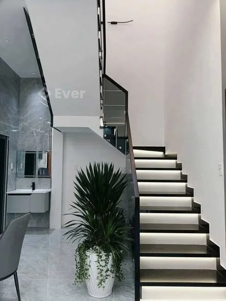 SIÊU PHẨM : Nhà 1 lầu mái ngói 9,2x10 // đường Nguyễn Thị Thảnh- Xây kiên cố