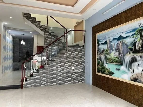 CẠNH LÀNG ĐẠI HỌC-NHÀ 3 TẦNG- HXH -NGAY TRUNG TÂM LINH XUÂN -DT60M2