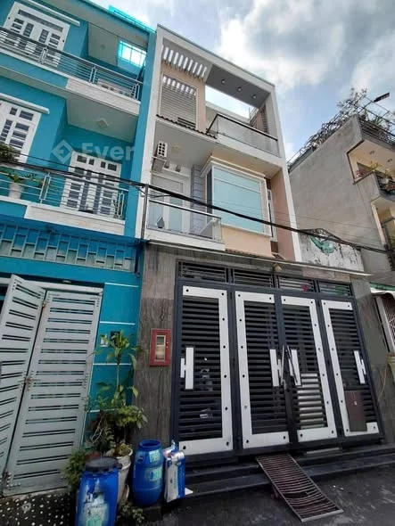 CẠNH LÀNG ĐẠI HỌC-NHÀ 3 TẦNG- HXH -NGAY TRUNG TÂM LINH XUÂN -DT60M2