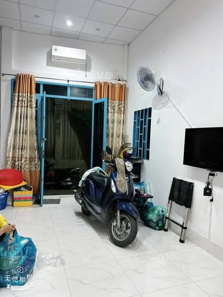 Nhà bán: 1 tỷ 250 triệu - 7,2mx6,5m Vị trí: đường 6m ô tô đỗ cửa, tân hiệp 17, thị trấn hóc môn