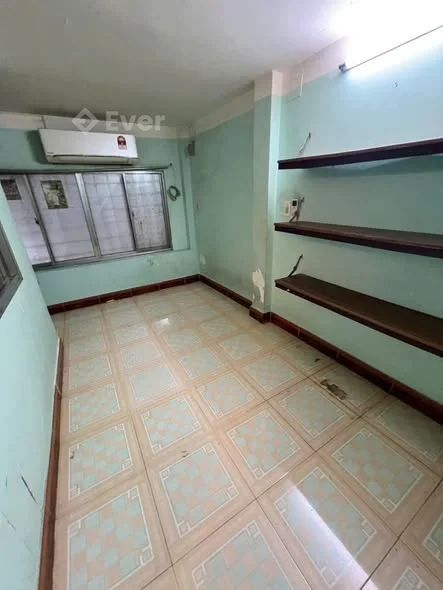 Hẻm 77 Hồ Thị Kỷ, P.1, Q.10
- Diện tích: 3m x 6m,
- Kết cấu: trệt 2 lầu đúc (2 phòng ngủ, 2 toilet)