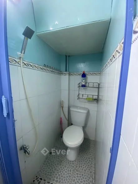 ĐC: Thành Thái , P 14 , Q 10 Dt: 3,7 M x 15 M CN: 54 m KC: 1 TRỆT, 1 LẦU, 2 PN, 2 WC