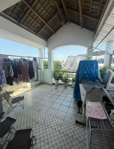 Cách Mạng Tháng 8,P11,Q3 DT: 5 x 6 - 3PN 4WC4 Tầng