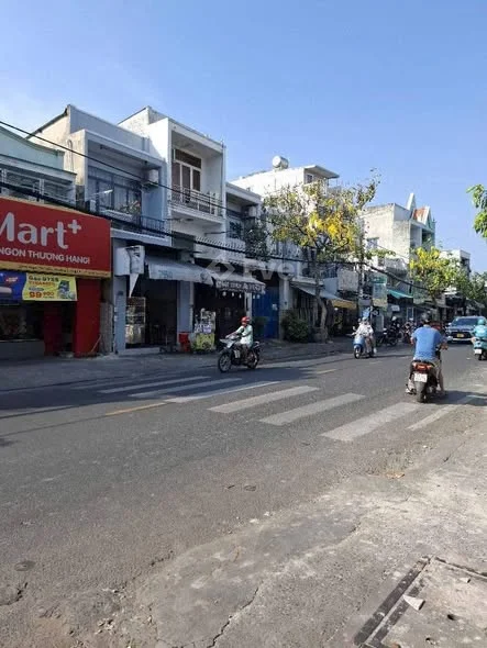 BÁN NHÀ MẶT TIỀN 2 TẦNG ĐẸP - PHẠM THẾ HIỂN Q8Diện tích : 60m2. 4X15