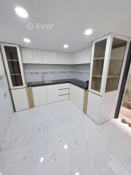 BÁN NHÀ MẶT TIỀN 2 TẦNG ĐẸP - PHẠM THẾ HIỂN Q8Diện tích : 60m2. 4X15