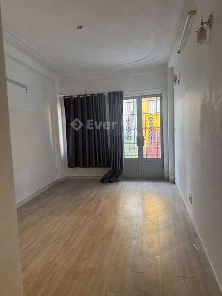 Giá: 17 tỷ thương lượng Mặt tiền đường Hoa Sứ - khu Ầm thực Phan Xích Long