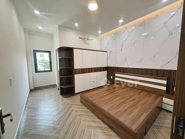 Bán bán bán nhà gấpDiện tích 5x154pn 4wc