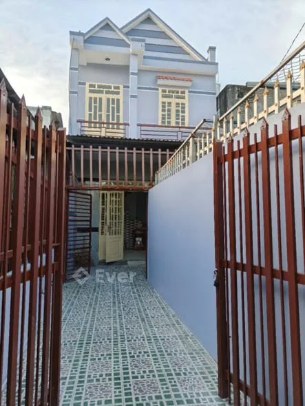 BÁN NHÀ 2 MẶT TIỀN – LONG AN (GIÁP BÌNH CHÁNH) Giá: 2,7 tỷ – Sổ hồng riêng, hoàn công đầy đủ Diện tí
