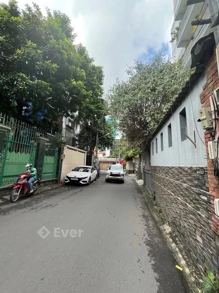 Nhà xinh lung linh sát Đặng Văn Ngữ, 51m2 nở hậu lớn, 5 tầng tặng full nội thất, giá 8tỷ nhỏ xíu
+ D