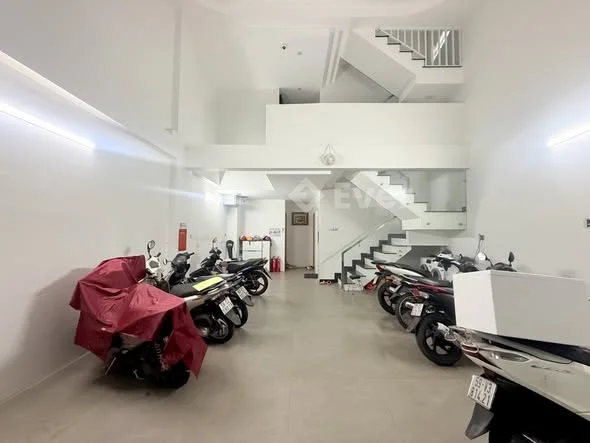 BÁN CHDV LÔ GÓC 13 PHÒNG THANG MÁY HẺM LỚN TRẦN BÌNH TRỌNG, BÌNH THẠNH DTHU 100TR 24 TỶ Vị trí: Hẻm