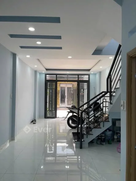 GÒ XOÀI - HẺM THÔNG TỨ TUNG - (4X11) 4X TỎI Kết cấu: Nhà trệt, lầu gồm 2PN, phòng khách, bếp, chỗ