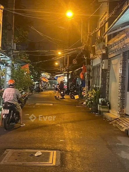 Bán nhà HXH tránh nhau Kênh Tân Hóa, p. Hòa Thạnh, q. Tân Phú+