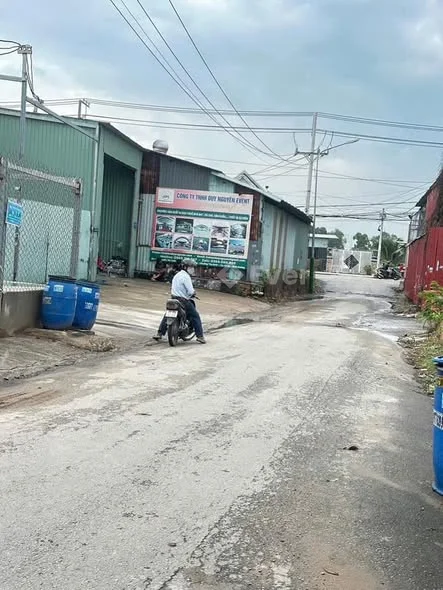 Bán xưởng 200m2 ngang 6mMặt tiền đường nhựa Xe CôngThành phố Dĩ An
