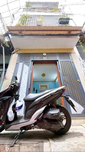 BÁN NHÀ Q4 – KDC HHDiện tích: Ngang 3.4m × Dài 8.6m (nở hậu) – Sổ 27.6m², hoàn công 80.9m²