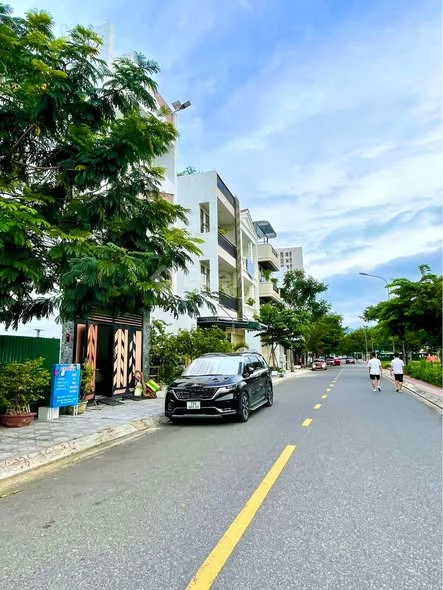 BÁN LÔ SẠCH ĐẸP ĐỐI DIỆN CÔNG VIÊN & 3 TÒA CHUNG CƯ HÀ QUANG - TP NHA TRANG
7,4 tỷ
• Diện tích 8