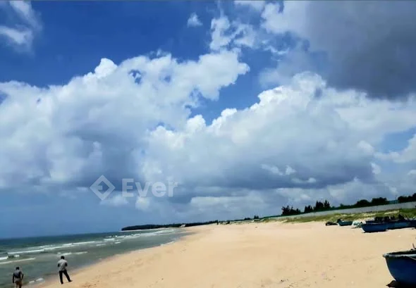 Biển trong, cát trắng lại cổng Becamex - VSIP Bình Thuận