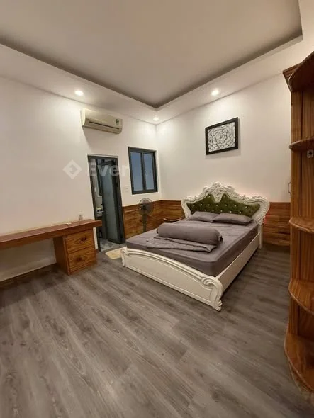 Cho thuê nhà nguyên căn – Đường Lạc Long Quân, Vũng Tàu • Diện tích 75m², gồm 4PN – 5WC • Nội thất g