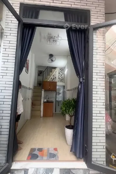 2,7 tỷ,HXH , vị trí đẹp căn góc CMT8 quận 32 tầng Trệt, lầuĐường trước nhà 5 m