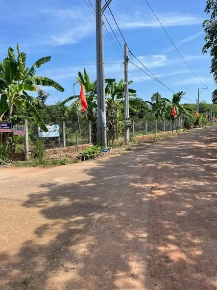 -Đất Chơn Thành ( Đồng Nai ).-Ngay trung tâm uỷ ban, chợ, trường cấp 1