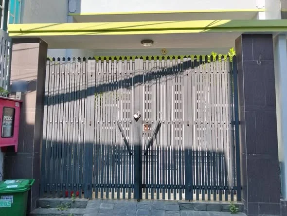 Bán căn hộ dịch vụ 3 tầng đường xe tải _ 8pn_8wc. Thu nhập 20tr/1tháng.