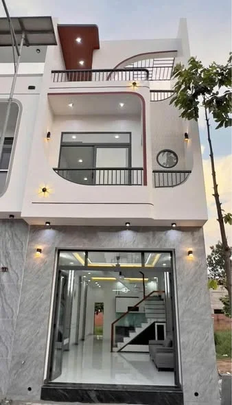 Nhà mới xây còn thơm mùi sơn cách quốc lộ 13 chỉ 500m- Diện tích: 72m2 full thổ cư