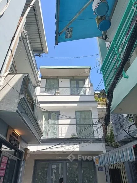 HẺM THÔNG - SÁT XE HƠI - CHỐT NGAY. Huỳnh Văn Bánh 28m 3tầng ngang 4.1m.