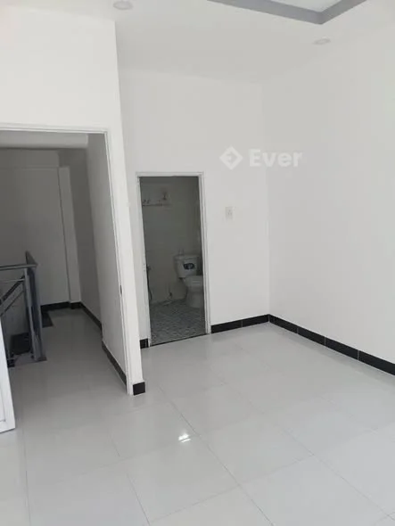 Kết cấu: trệt 2 lầu_2pn_2wcDiện tích:4*7m(28m2)Vị trí: gần chợ Trần Hữu Trang