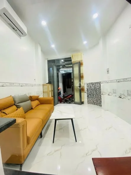 Nhà góc 3MT lí thái tổ p9,q10Dt 3.3x9m cn 26m2 3 tầng kiên cố-