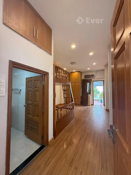 TÂN BÌNH - CMT8 - ( 4.2
12 ) - TRỆT LỬNG 2 LẦU ST - 3PN SIÊU RỘNG - HẺM XE HƠI THÔNG - CHỈ 9.x T.Ỷ