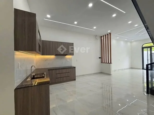 Bán căn nhà 1 trệt 1 lầu mới tinh cho khách nằm trên trục đường chính Lý Nam Đế ấp 3 Trảng Bom