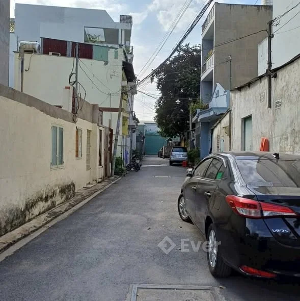 Nhà đẹp Nguyễn Văn Quá, diện tích 84m², xây dựng chắc chắn, mới 100%, dọn vào ngay