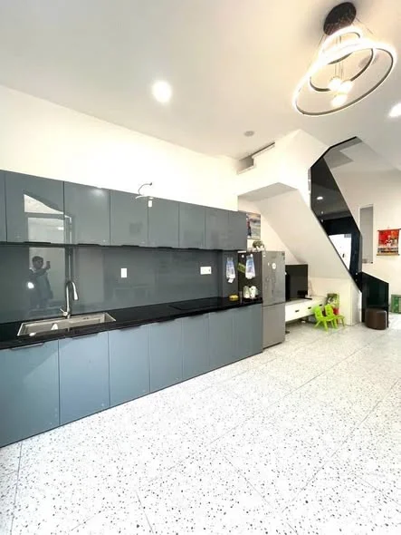 Nhà mới 3 tầng gần tên lửa, giá chỉ 200 triệu