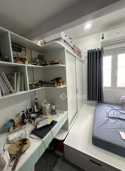 Có 4T750 - Nhà hẻm 4 tầng, 3PNĐC: Lý Chính Thắng, P.Võ Thị Sáu, Q3