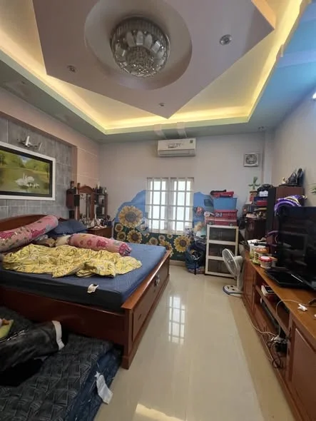 NHÀ HẺM Ô TÔ 8M GIÁP TÂN BÌNH- GẦN GA T3 TÂN SƠN NHẤT- 72M2- 4m*18m- 5 PHÒNG NGỦ- CHỈ NHÍCH 8 ĐỒNG T