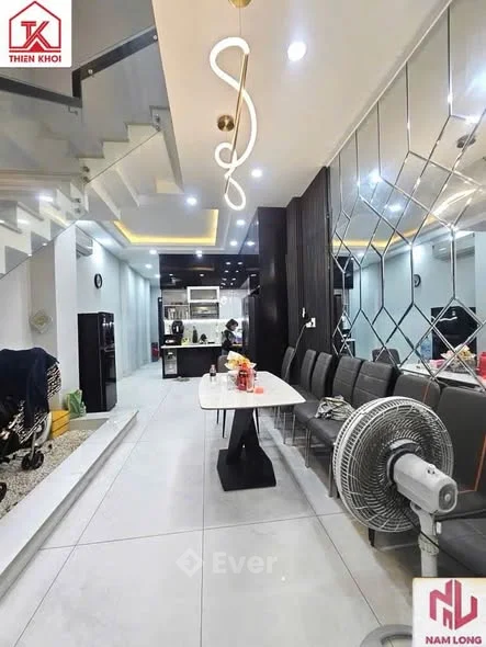 SIÊU PHẨM NHÀ PHỐ CẠNH CHỢ TRẦN VĂN QUANG-DIỆN TÍCH KHỦNG-NHÀ MỚI Ở NGAY-TẶNG FULL NỘI THẤT CAO CẤP