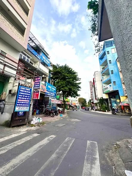 TÂN SƠN NHÌ GIÁP TÂN BÌNH MẶT TIỀN KINH DOANH - CÓ VỈA HÈ - NHÀ 4 TẦNG MỚI