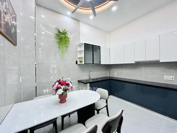 HẺM XE HƠI 1 TRỤC - 30M RA MẶT TIỀN - 3 TẦNG MỚI FULL NT - 3PN - 2 SÂN THƯỢNG - ĐỐI DIỆN NHÀ GA T3