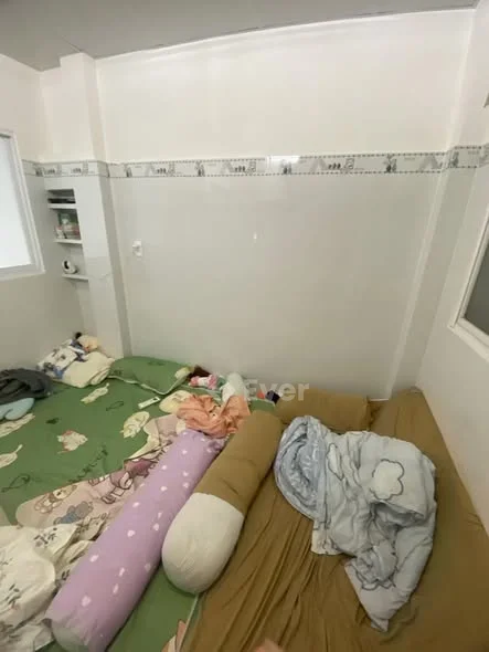 Phong Phú Phường 12 Quận 8Diện tích: 21m² (3.3 x 6.5m)Nhà 3 tầng đẹp, 2 PN , 2 WC, Bếp, Ban công