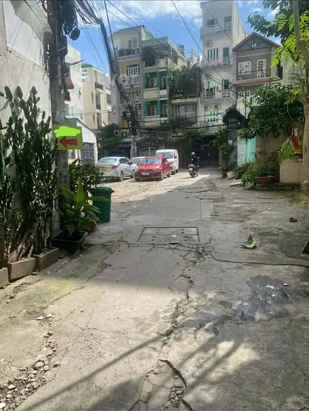 SIÊU PHẨM KHU PHAN XÍCH LONG - HẺM XE TẢI - SÂN TRƯỚC NHÀ 15M - 40M2 VUÔNG VỨC - GIÁ 7.8 TỶ TL