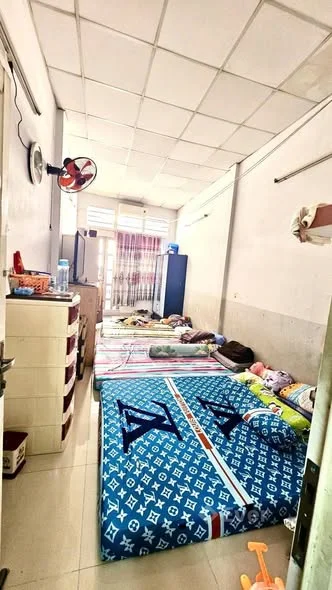 Hẻm xe hơi Nguyễn Trãi P2 Q5
3,3 x 17m
2 tầng 4pn
Giá 7,2 tỷ TL
Z 0386038*** tín