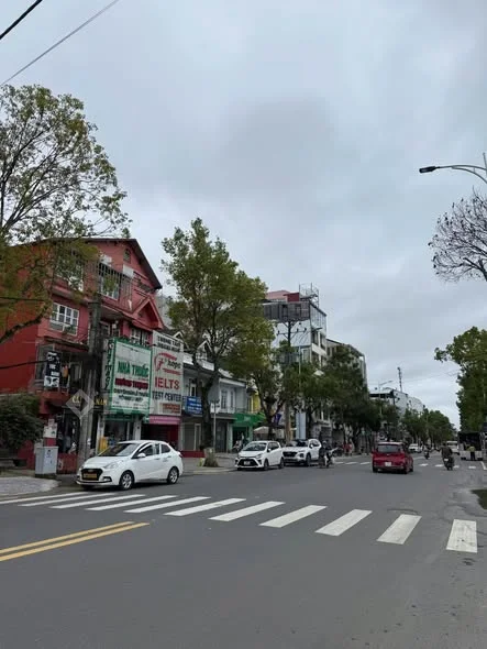 Bán nhà mặt tiền Phù Đổng Thiên Vương mới tinh giá 56 tỷDiện tích :216m2 đã hoàn công